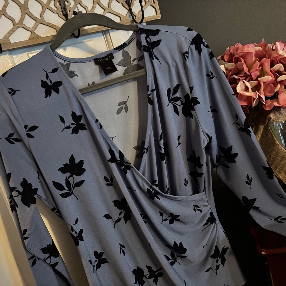Ann Taylor factory Women’s top
